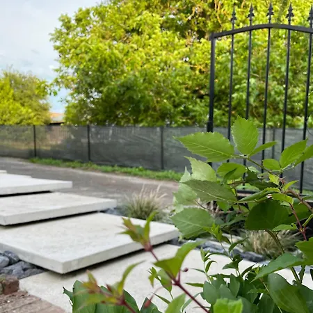 아파트 Maison Paisible Avec Jardin Arbore