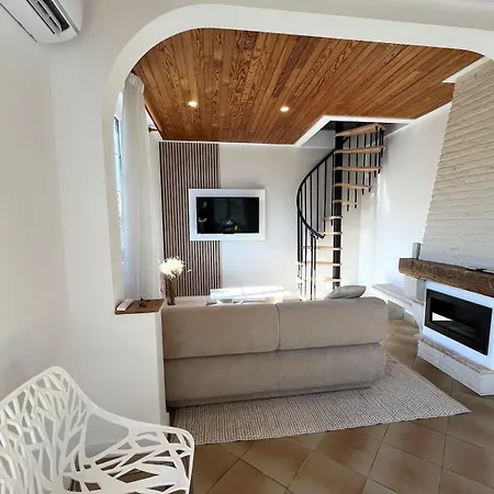 Maison Paisible Avec Jardin Arbore *
