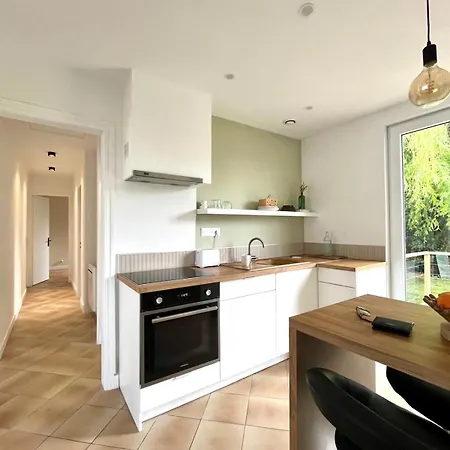 Maison Paisible Avec Jardin Arbore 아파트